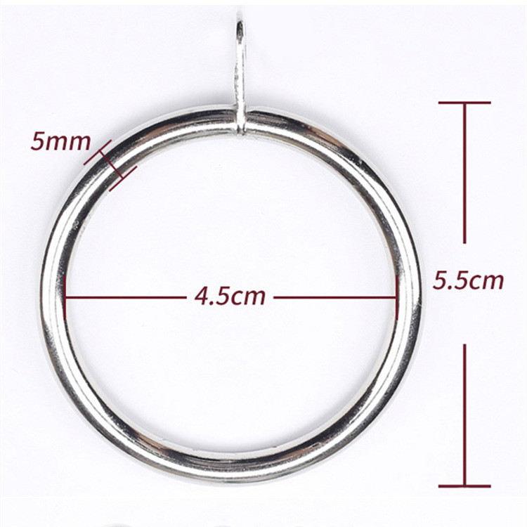 Srebrne pierścienie kurtynowe o średnicy 45 mm i grubości 5 mm z uszczelką